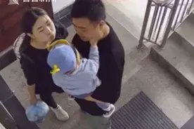 高情商！妈妈要亲1岁儿子 萌娃"神助攻"笑翻网友图片