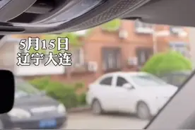 神操作！辽宁新手女司机在车内每个按钮都贴满标签，网友：还是雇一个司机吧图片
