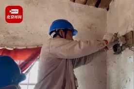 暖心！电工将村里60多位老人紧急呼叫设置成自己，老人：不是亲人胜似亲人图片