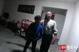 酒后送迷糊朋友回家，不料屋里出来两名老人吓得报警图片