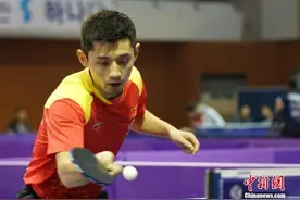 国乒公布奥运名单，张继科却在公园跟大爷打球？图片