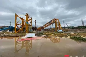 被龙卷风拽倒的村子：板房一夜间不知所踪，工友在暴雨中互救图片