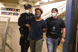 早安·世界｜频频发生暴力事件，纽约地铁为何让人如此不安图片