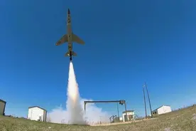 美空军UTAP-22无人机采用自主核心系统完成首飞图片