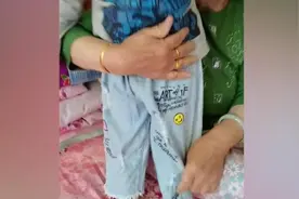 萌娃穿破洞裤去看太奶奶，老人把洞全缝上了视频封面