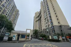 电梯“拒载”电瓶车，咋办？楼下就有充电桩，1元可充5小时图片