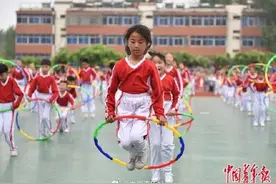 小小呼啦圈因何转动二十年图片