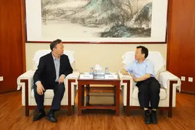 康国明会见巴州党委副书记、州长图格杰加甫一行图片