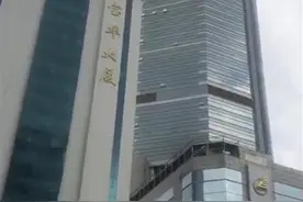 ​突发！深圳72层摩天大楼出现晃动，楼内人员已撤离，原因正在调查图片
