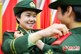 欢迎入列！武警甘肃总队新兵团今天授衔图片