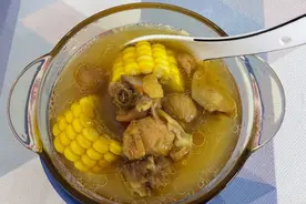 玉米无花果鸡汤的家常做法，简单快捷又好吃图片