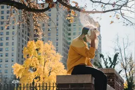 一课译词：汗流浃背图片