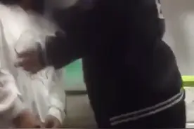 网传江苏淮安一女生40秒被掌掴9次称“被打死算了”，警方：系去年视频图片