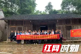 慈利三中党支部开展“学史崇德，党史追寻”主题党日图片