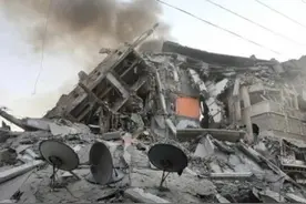 “求你了妈妈，别丢下我一个人！”图片