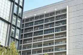 近百台空调室外机对着居民楼 一到夏天就被嗡嗡声“洗脑”图片