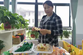 龙湖幼儿园曹蕾：变废为宝自制教具 勤俭点亮童年梦想图片