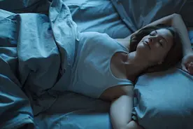 如何提高睡眠质量？医生分享助眠小妙招，让你睡个好觉视频封面