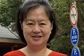 55岁鞠萍近况变化大，网友直呼认不出，真实情况耐人寻味…图片