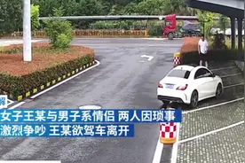情侣因琐事吵架，男子爬引擎盖被女友开车甩飞当场昏厥！网友吵翻了图片
