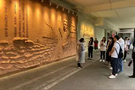 杨浦的这些红色地标都有了统一纪念标识，它会告诉你脚下的土地曾发生的故事图片