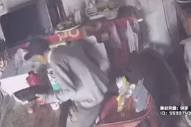 “我可以忘了全世界，唯独忘不了你。”这一吻看哭网友……图片