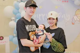 马可王丹妮晒宝宝满月照 画面温馨惹人羡慕图片