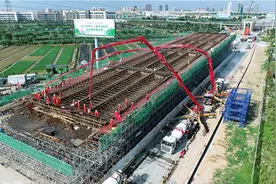 古镇快线（沙古公路）快速化改造工程箱梁完成首次浇筑图片