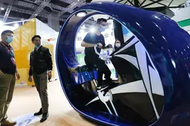 CBA扣篮冠军张镇麟亮相体博会，2025年中国体育产业规模超过5万亿元图片