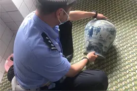 烫手！租客损坏花瓶瓶口 房东：是古董，赔5万图片