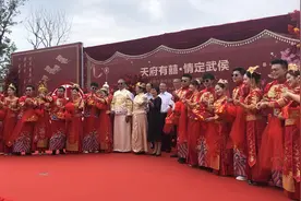 成都金婚夫妇 教你“谈一辈子恋爱”图片