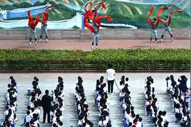 河南南阳开展多彩主题活动 加强未成年人思想道德建设图片