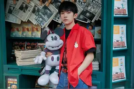 上海迪士尼携手易烊千玺推出5岁生日庆典限量合作商品图片