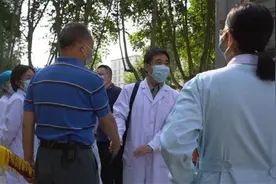 武汉火神山医院康复患者千里感恩：这一次，终于不用再隔空拥抱图片