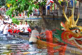 【“飞阅”中国】广州荔湾起龙舟：“唤醒”400多岁老龙船视频封面
