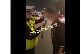 男子喝漱口水被测出酒驾图片