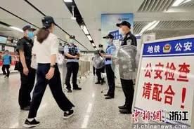 杭州地铁公安“打狼”：上下扶梯和进出地铁门最容易发案图片