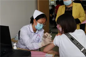 江西赣州：赣南卫职院医学生助力“全民接种”加速度图片