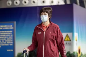 中国女排出征意大利参加世界联赛，这是奥运前的最后练兵图片