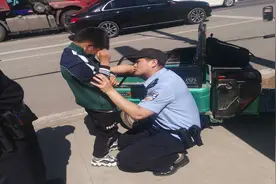 温情一抱！11岁男孩因思念父母独自出走，德州陵城民警火速搜寻后送上暖心安慰图片