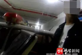 男子酒驾撞倒老人逃逸，藏好车后又回现场，见老人还躺着他再次逃逸，老人死亡图片