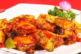 「养生厨房」今日菜品：小满养生菜——鱼香自制豆腐图片