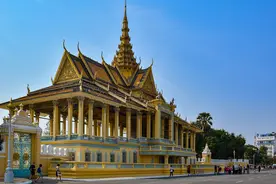 “最帅逆行者”柬埔寨首相洪森犀利反问日媒挑拨言论：“如果不依赖中国，我还能依赖谁？”图片