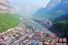 “最美”公路通过家门口 石板岩镇居民享了路的福图片