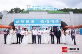 “建证”爱情 来瞧四川建设工地上的婚纱“大片”图片