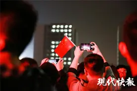 “南理工点灯520”上热搜！这份专属毕业生的浪漫已延续10年图片
