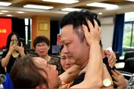 看哭了！福州4岁被拐男孩，30年后找到家人……图片