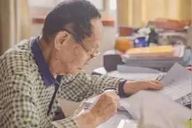 爱打麻将，像老小孩，跟着这部纪录片回看袁隆平的晚年生活图片