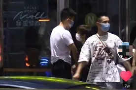 太会玩！郭敬明通宵K歌 嗨歌后与俩帅哥同回酒店图片