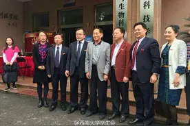 那一年，袁隆平回到母校西南大学……记者现场见证：这是真·天皇巨星来了图片